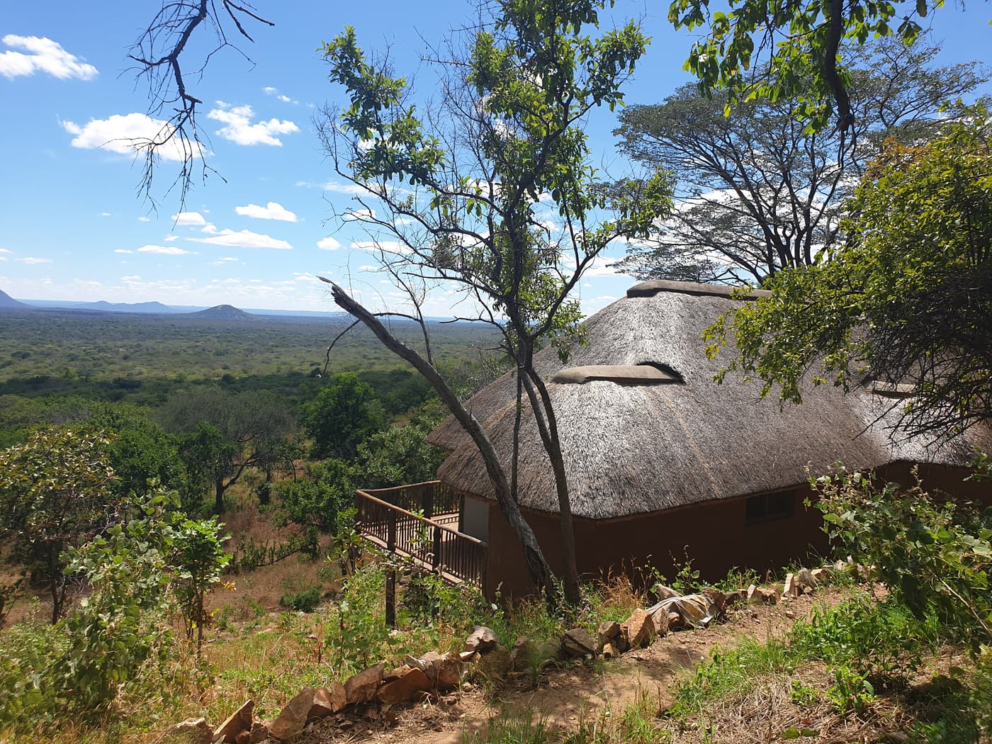 A family-suite banda looking out over the valley
